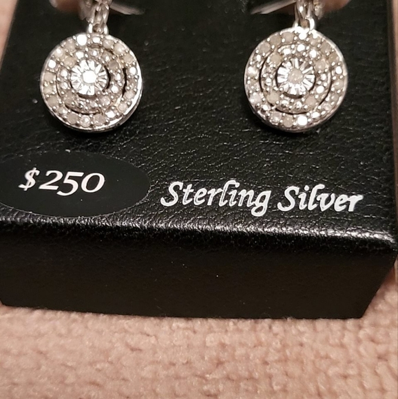 1/4 carat diamond dangle earrings - Picture 2 of 7